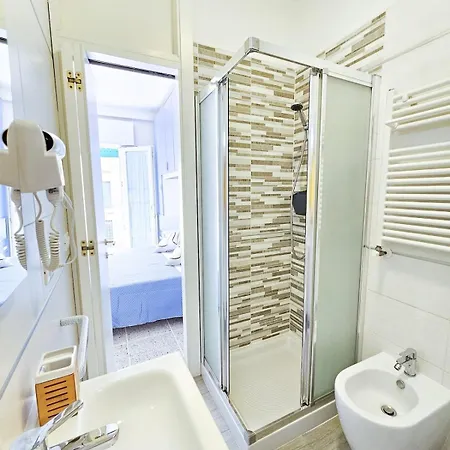 Bilocale Augustus Piazza Mazzini شقة ليدو دي يسولو