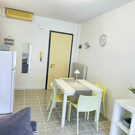 Lägenhet Bilocale Augustus Piazza Mazzini *